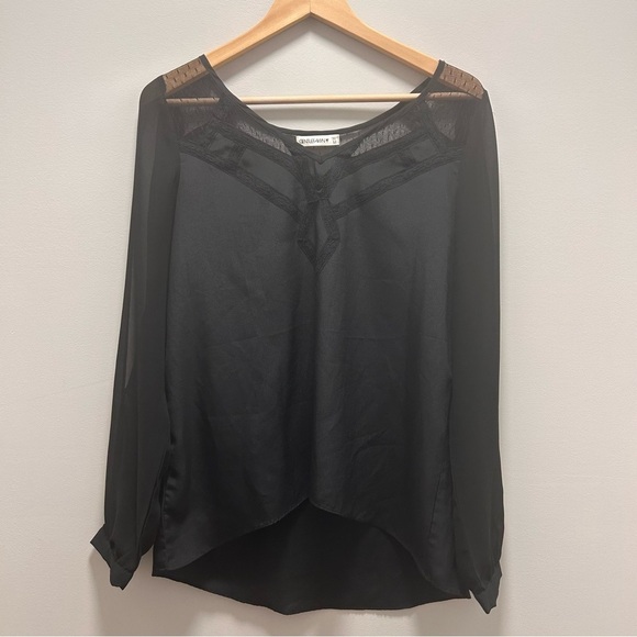 Gentle Fawn Tops - Gental Fawn black v neck blouse with slit sheer arms